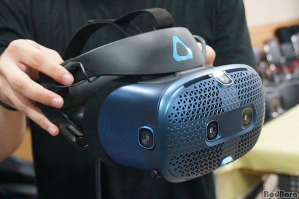 디자인 기능 개선한 VR 헤드셋, HTC VIVE 코스모스 국내 발표회:: 보드나라