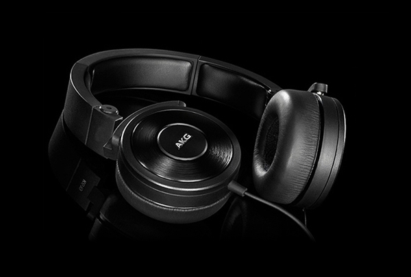  ۽丮, ̾  AKG ̾ ȹ ǽ