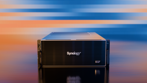 Synology, ��Ƽ��-��Ƽ�� NVMe ������������ ���丮�� �ַ�� PAS7700 ���