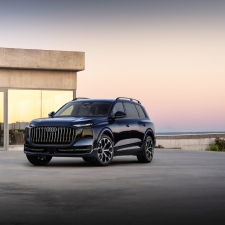 �ƿ��, �귣�� ������ Ǯ������ SUV ���ƿ�� Q9�� ����