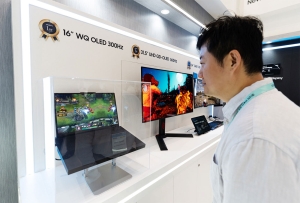 �Ｚ���÷���, ���� ���� 300Hz ��Ʈ�Ͽ� OLED ����